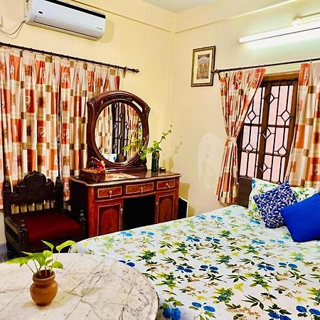 Spacious Apt With Antique Furniture ,Ac & Kitchen Καλκούτα Εξωτερικό φωτογραφία