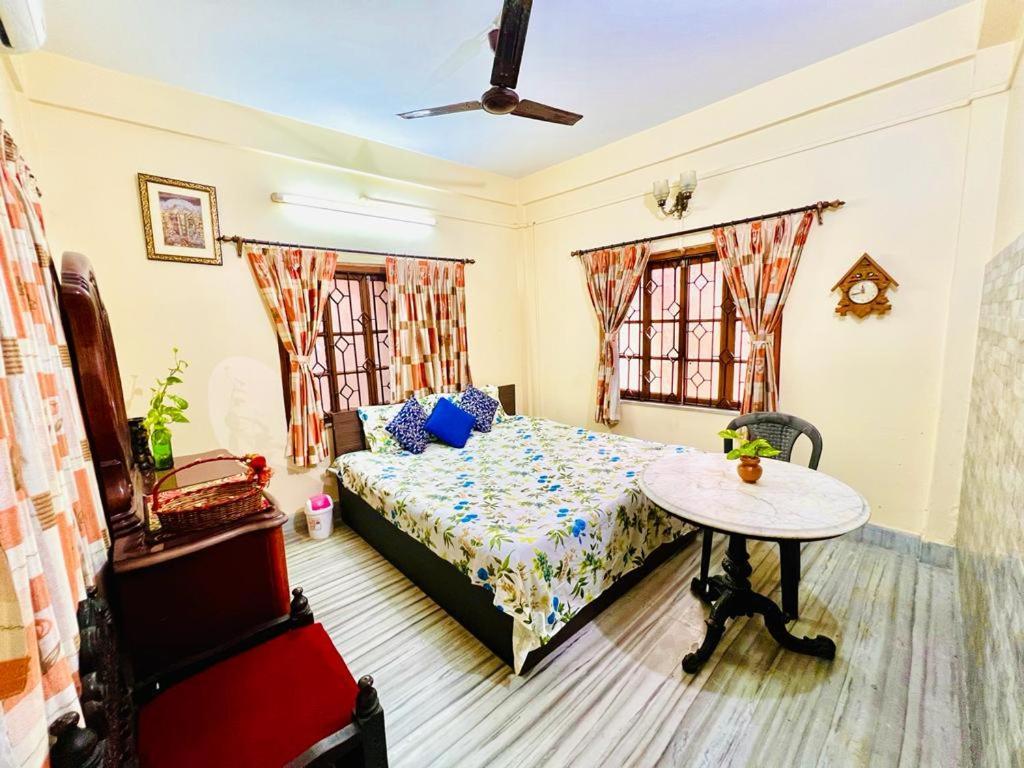 Spacious Apt With Antique Furniture ,Ac & Kitchen Καλκούτα Εξωτερικό φωτογραφία