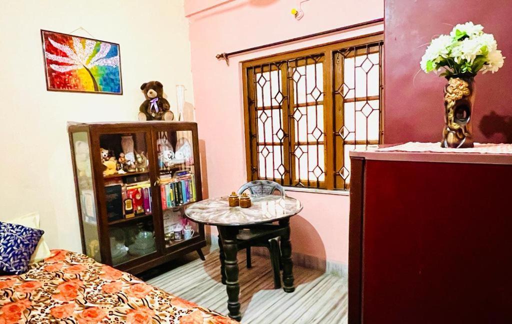 Spacious Apt With Antique Furniture ,Ac & Kitchen Καλκούτα Εξωτερικό φωτογραφία