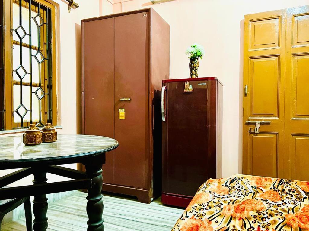 Spacious Apt With Antique Furniture ,Ac & Kitchen Καλκούτα Εξωτερικό φωτογραφία