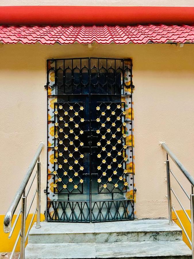Spacious Apt With Antique Furniture ,Ac & Kitchen Καλκούτα Εξωτερικό φωτογραφία